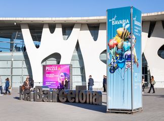 Zentraler Eingangsbereich zum MWC 2022 am Messegelände „Fira de Barcelona“.